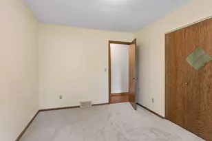 2700 Kyle Ave N, Golden Valley, MN 55422 - Photo 28