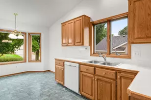 1284 Quincy Cir, Shakopee, MN 55379 - Photo 24
