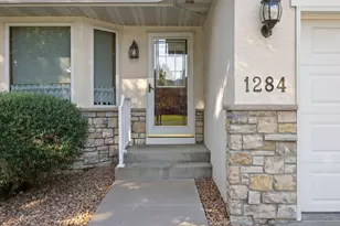 1284 Quincy Cir, Shakopee, MN 55379 - Photo 2
