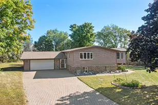 302 Jennifer Ln, Jordan, MN 55352 - Photo 1
