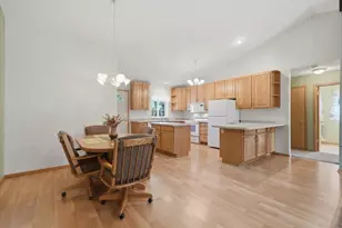 1053 W Ridge Ct, New Richmond, WI 54017 - Photo 10