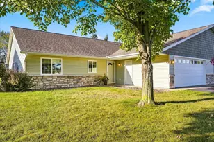1053 W Ridge Ct, New Richmond, WI 54017 - Photo 2