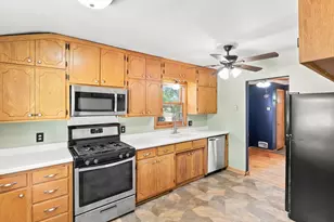 1045 Keefe St, Eagan, MN 55121 - Photo 6