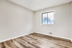 4205 Shirlee Ln N, Shoreview, MN 55126 - Photo 8