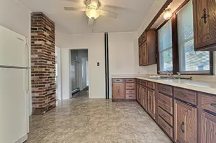 229 S Elm St, Fairmont, MN 56031 - Photo 6