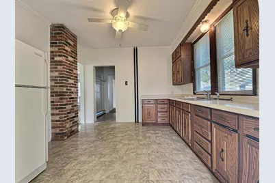 229 S Elm Street, Fairmont, MN 56031 - Photo 8