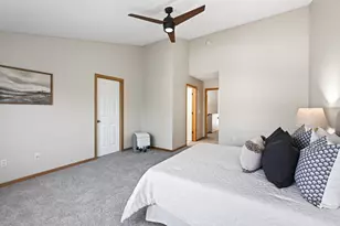 594 Sutherland Dr, Woodbury, MN 55129 - Photo 18