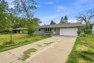 2795 Farrington St, Roseville, MN 55113 - Photo 2