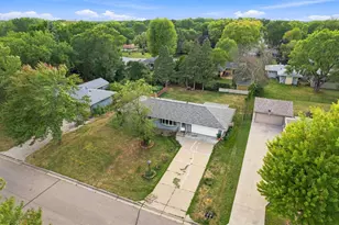 2795 Farrington St, Roseville, MN 55113 - Photo 4