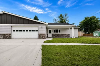 122 Cox Avenue SW, Madelia, MN 56062 - Photo 2