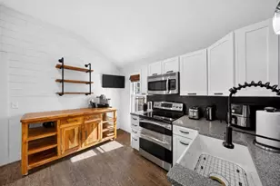 514 N Prairie St, Lake City, MN 55041 - Photo 6