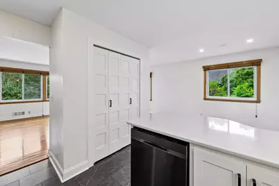 1370 Valley View Road, Chaska, MN 55318 - Photo 8