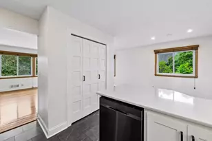 1370 Valleyview Rd, Chaska, MN 55318 - Photo 8
