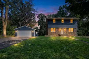 928 Griffin Ave, Mahtomedi, MN 55115 - Photo 2