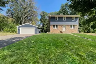 928 Griffin Ave, Mahtomedi, MN 55115 - Photo 1