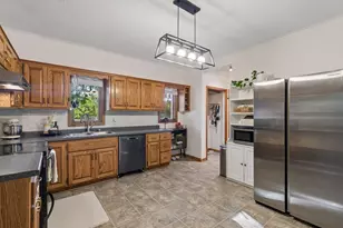 239 Oakwood Dr, Shoreview, MN 55126 - Photo 4