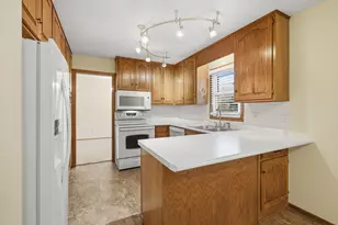 710 Windemere Dr, Plymouth, MN 55441 - Photo 8