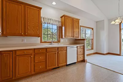 583 Holly Lane N, Oakdale, MN 55128 - Photo 10