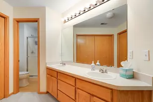 8953 Thomas Ln, Woodbury, MN 55125 - Photo 20