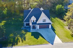 1022 Gardner St E, Wayzata, MN 55391 - Photo 2
