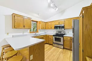 1952 Park Ridge Ct, Chaska, MN 55318 - Photo 4