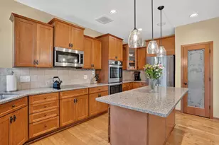 15211 Plumstone Dr, Eden Prairie, MN 55347 - Photo 12