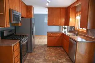 1825 Woodcrest Dr, Saint Paul, MN 55119 - Photo 10