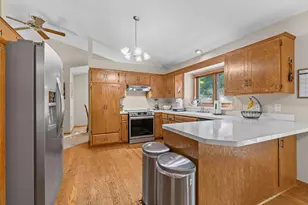 17161 S Shore Ln, Eden Prairie, MN 55346 - Photo 10