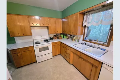 101 9th Avenue NW, Pipestone, MN 56164 - Photo 10