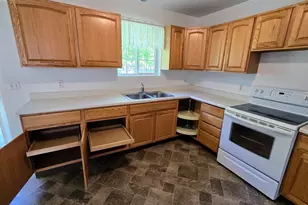 163 Ridgeview Dr, Pipestone, MN 56164 - Photo 10