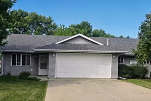 163 Ridgeview Dr, Pipestone, MN 56164 - Photo 1