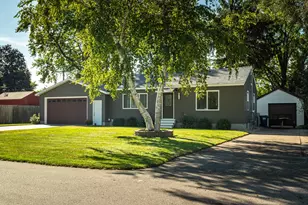 810 Hanson Rd, La Crosse, WI 54603 - Photo 2
