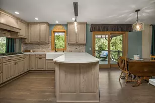 8610 Valley View Ct, Chanhassen, MN 55317 - Photo 6