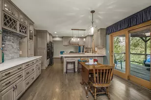 8610 Valley View Ct, Chanhassen, MN 55317 - Photo 14