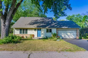 110105 Arboretum Way, Chaska, MN 55318 - Photo 2