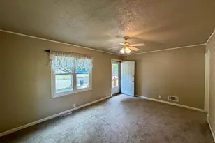 1009 19th St N, Moorhead, MN 56560 - Photo 2