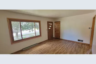 1014 Saint Peter Avenue, Albert Lea, MN 56007 - Photo 6