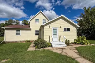 356 Oak St, Gonvick, MN 56644 - Photo 1