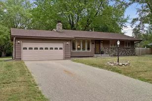 18910 Harrogate Dr, Eden Prairie, MN 55346 - Photo 4