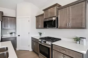 9653 Cedarwood Ct, Inver Grove Heights, MN 55076 - Photo 8