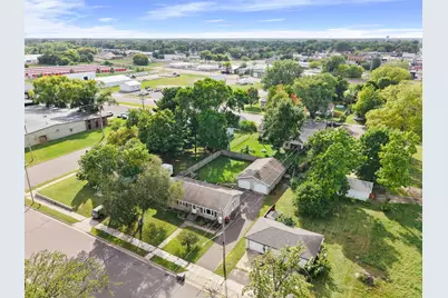 135 Davis Street S, Cambridge, MN 55008 - Photo 2