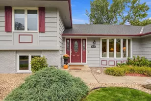 9235 Hyland Creek Rd, Bloomington, MN 55437 - Photo 6
