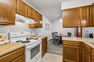7775 Glenda Ct, Apple Valley, MN 55124 - Photo 10