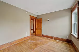 985 5th St E, Saint Paul, MN 55106 - Photo 18