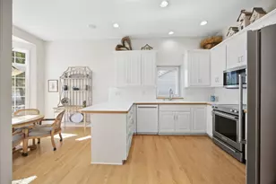 239 Wildflower Ct, Vadnais Heights, MN 55127 - Photo 4