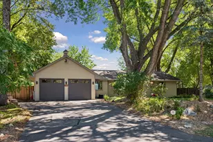 15509 Holdridge Rd E, Wayzata, MN 55391 - Photo 4