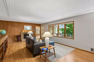 15509 Holdridge Rd E, Wayzata, MN 55391 - Photo 8