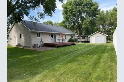714 E Crescent Lane, Litchfield, MN 55355 - Photo 4