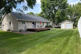 714 E Crescent Ln, Litchfield, MN 55355 - Photo 4