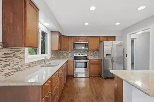 8481 134th St Ct, Apple Valley, MN 55124 - Photo 6